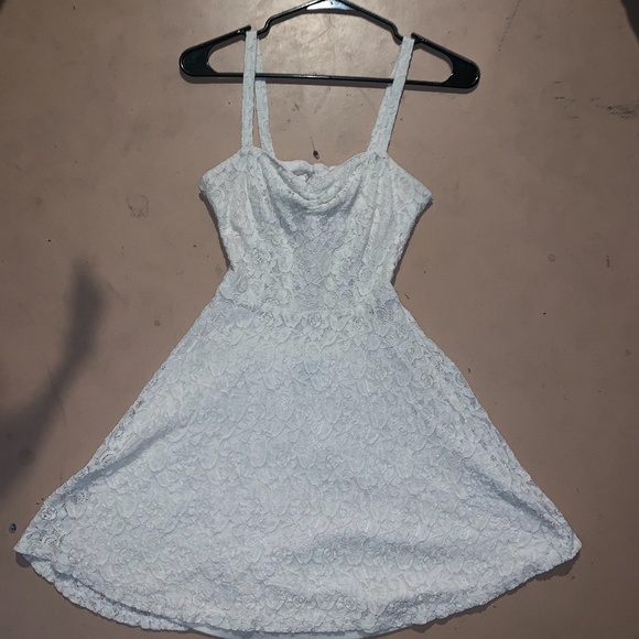 White Lace Open Back Dress - Picture 1 of 2